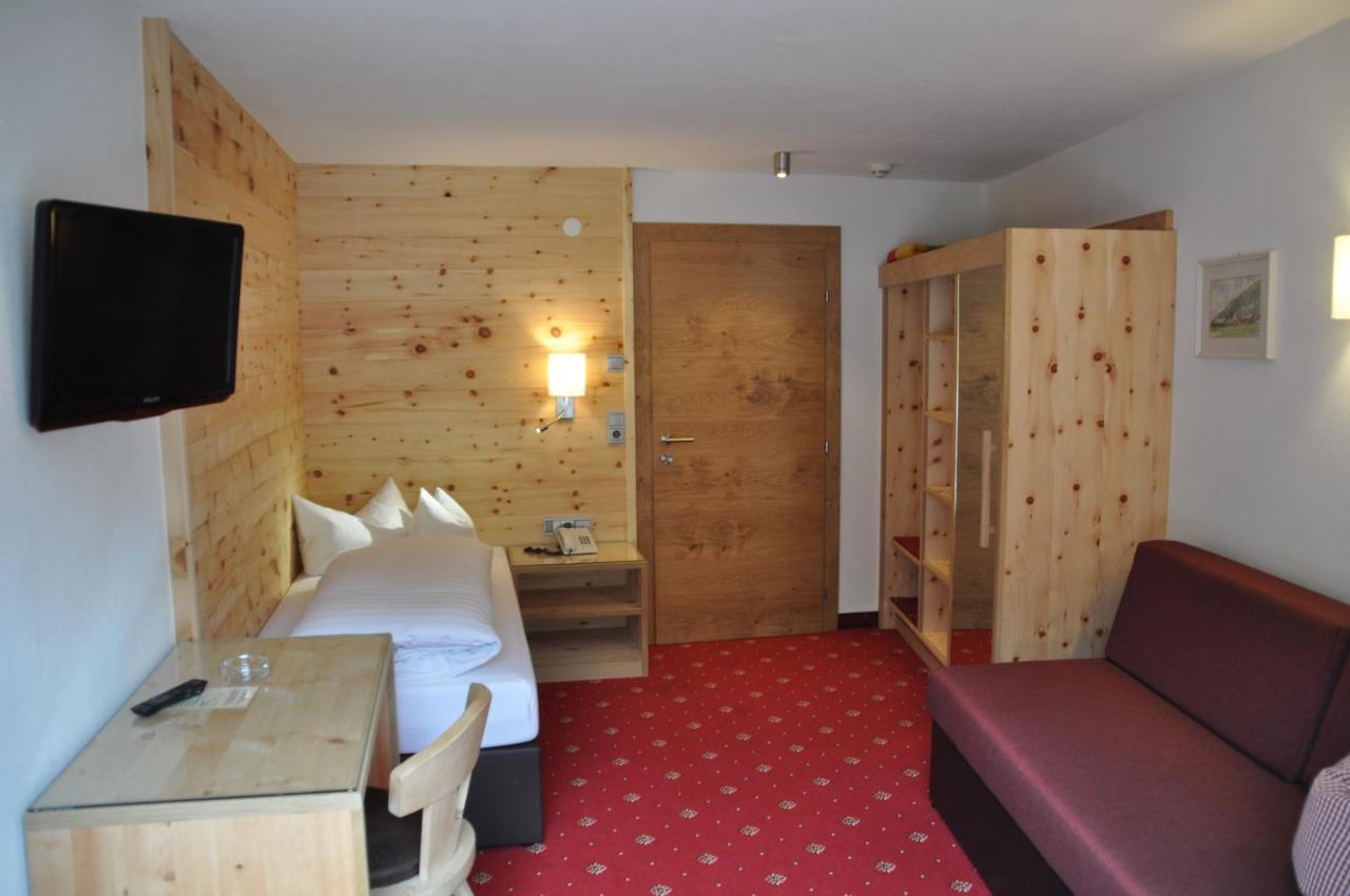 Hotel Tipotsch Стум Екстериор снимка